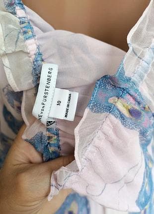 Шифонова жіноча сукня з відкритими плечима і подовжена позаду