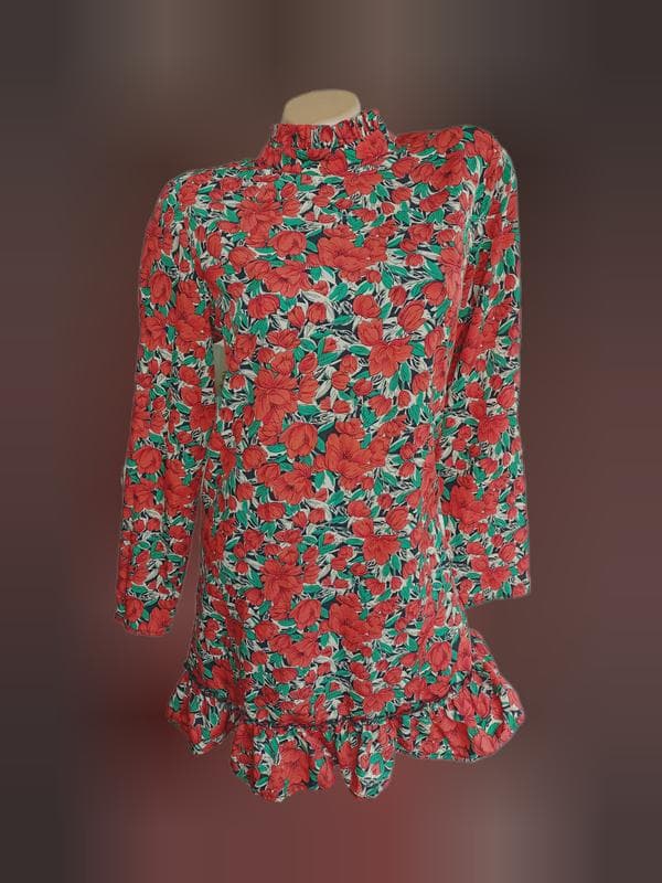 Сукня в квіточку з уборкою внизу
