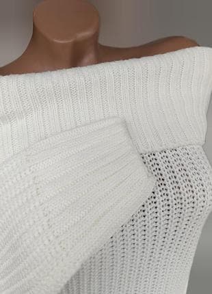 Білий в'язаний светр жіночий з відкритими плечима — фото 2 з 6