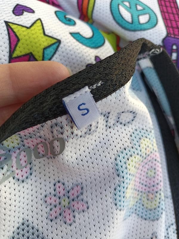 Жіноча майка в сіточку з яскравим принтом — фото 4 з 5