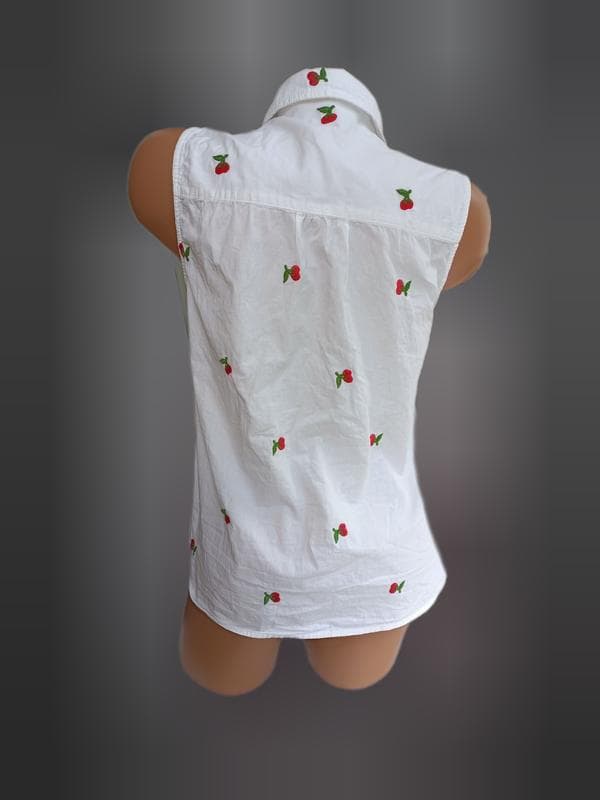 Сорочка жіноча без рукавів з вишитими вишнями — фото 5 з 6